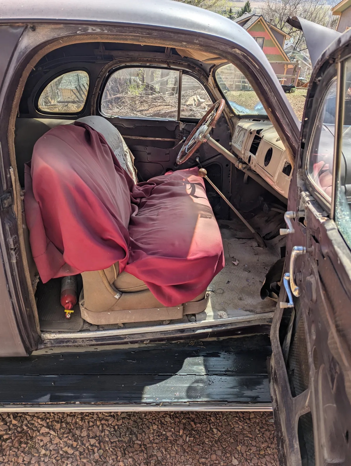 Buick-40-1938-Maroon-Beige-2