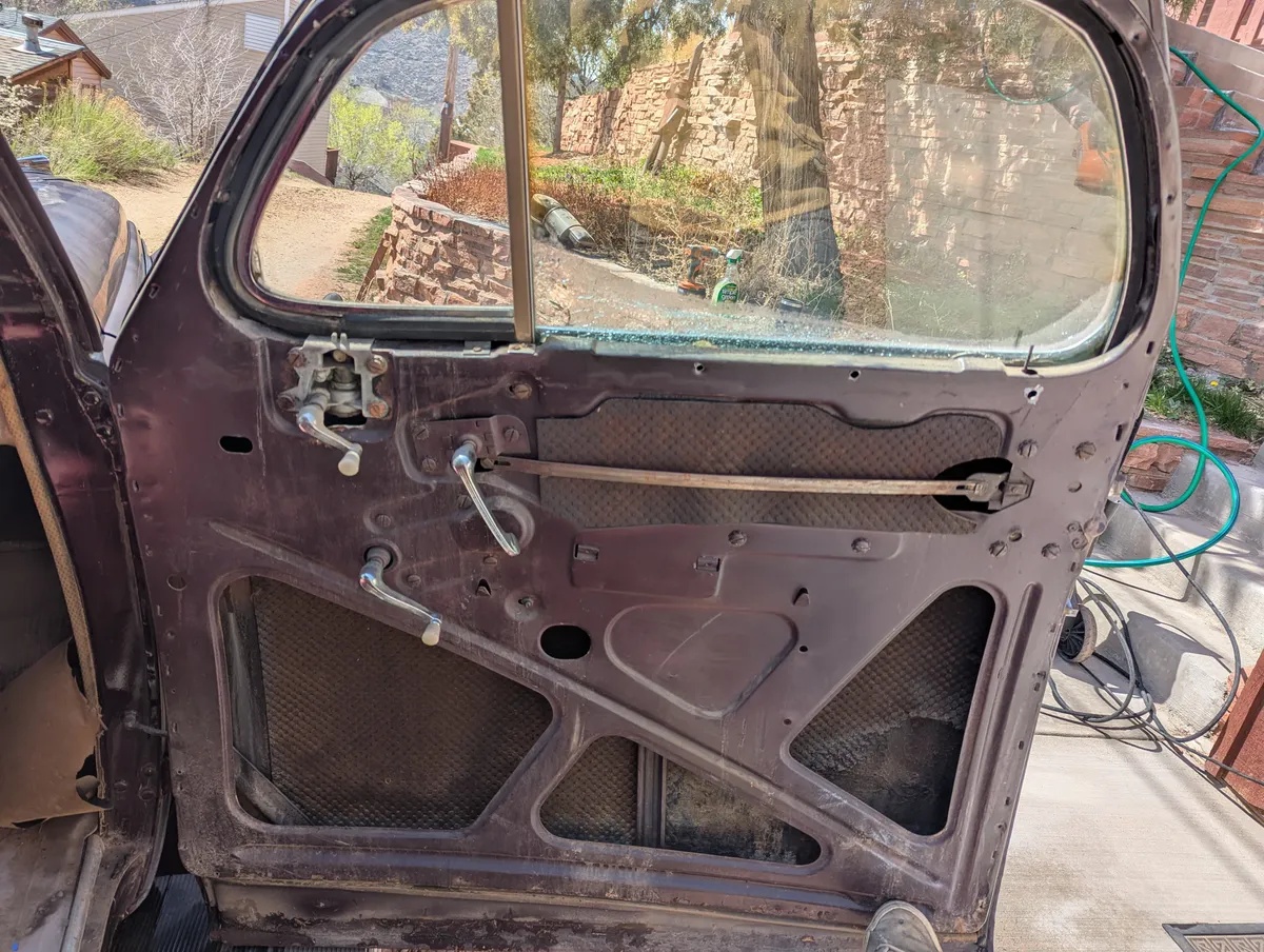 Buick-40-1938-Maroon-Beige-7