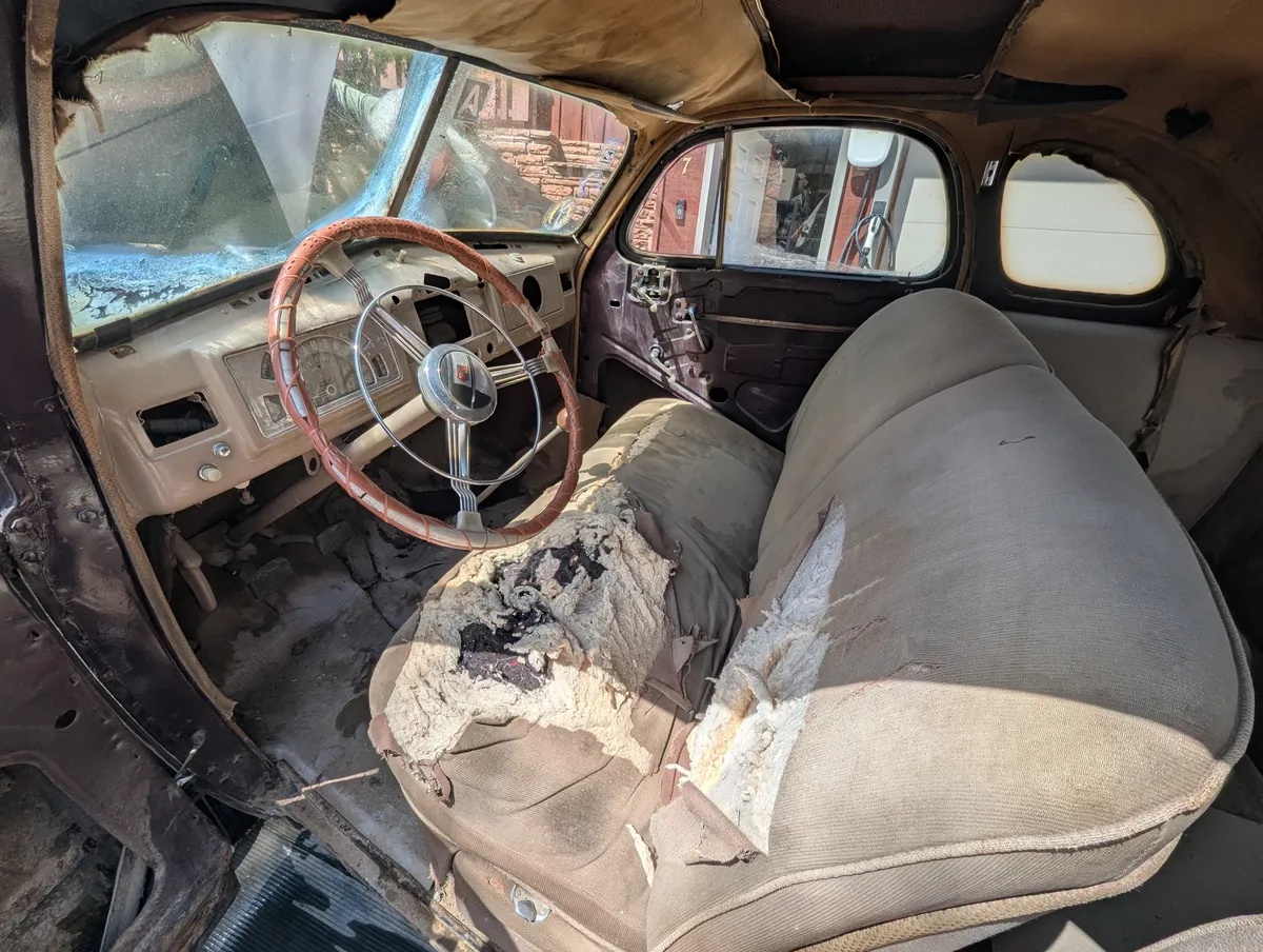 Buick-40-1938-Maroon-Beige-8