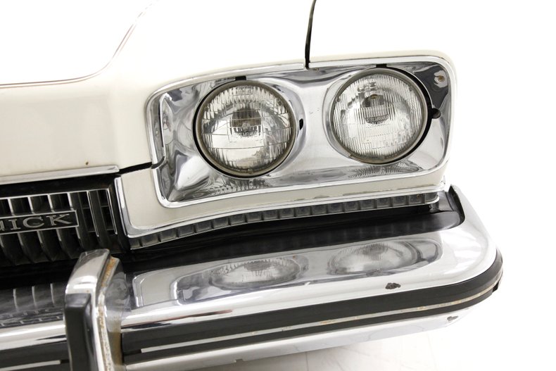 Buick-Centurion-1973-White-Saddle-15