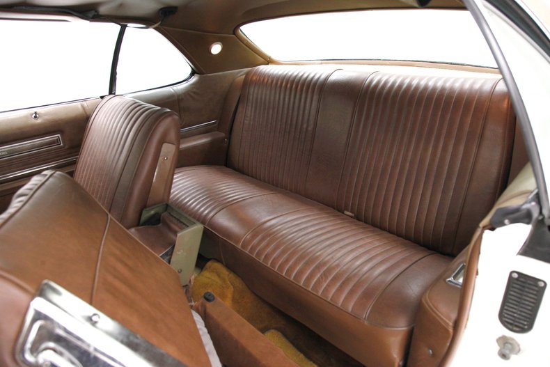 Buick-Centurion-1973-White-Saddle-38