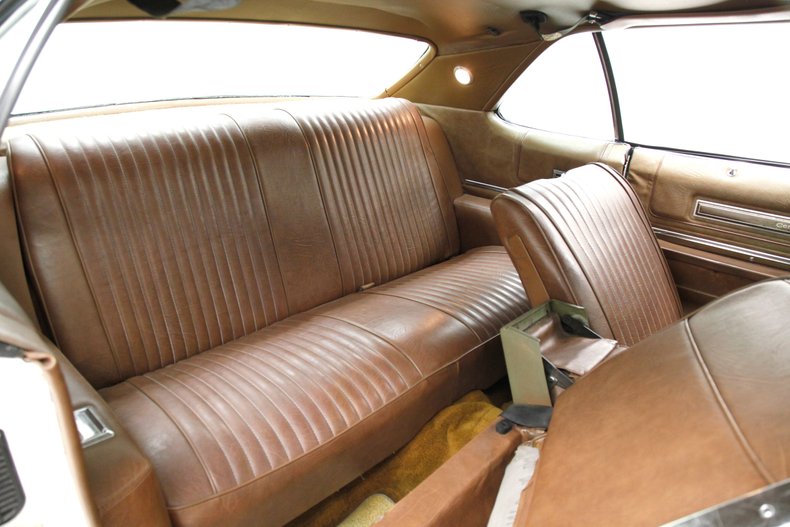 Buick-Centurion-1973-White-Saddle-42