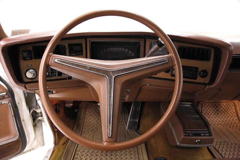 Buick-Centurion-1973-White-Saddle-43