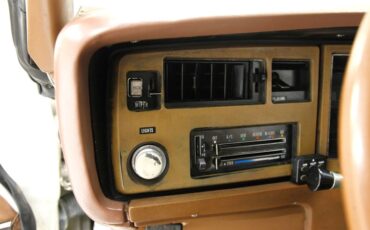 Buick-Centurion-1973-White-Saddle-44