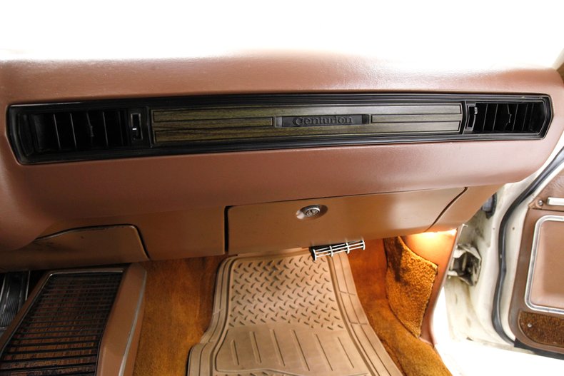 Buick-Centurion-1973-White-Saddle-48