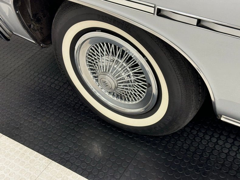 Buick-Electra-225-1975-Silver-Mist-Burgundy-16