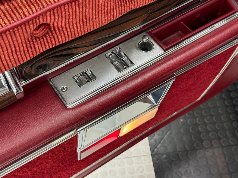 Buick-Electra-225-1975-Silver-Mist-Burgundy-26