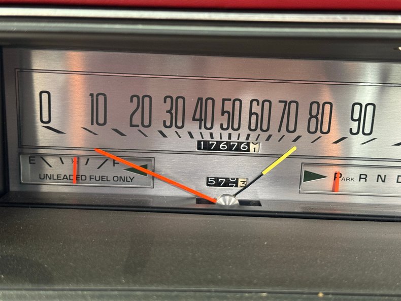 Buick-Electra-225-1975-Silver-Mist-Burgundy-32