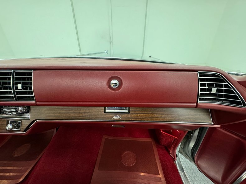 Buick-Electra-225-1975-Silver-Mist-Burgundy-34
