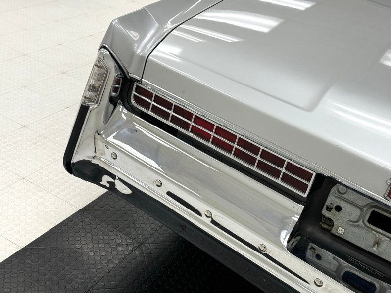 Buick-Electra-225-1975-Silver-Mist-Burgundy-40