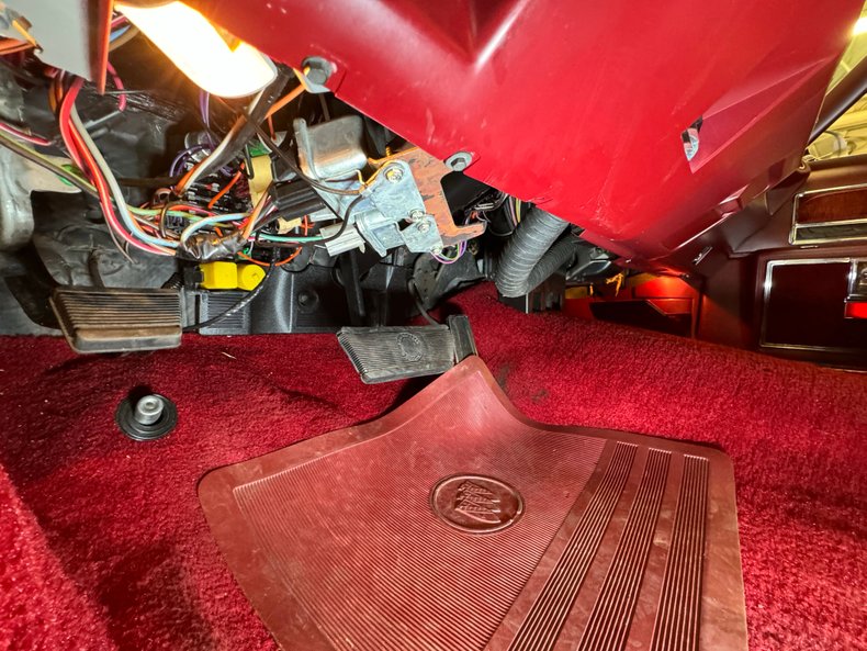 Buick-Electra-225-1975-Silver-Mist-Burgundy-48