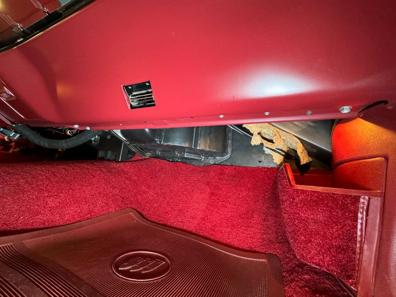 Buick-Electra-225-1975-Silver-Mist-Burgundy-5