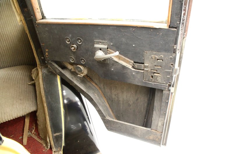 Buick-Other-1929-Yellow-Tan-42