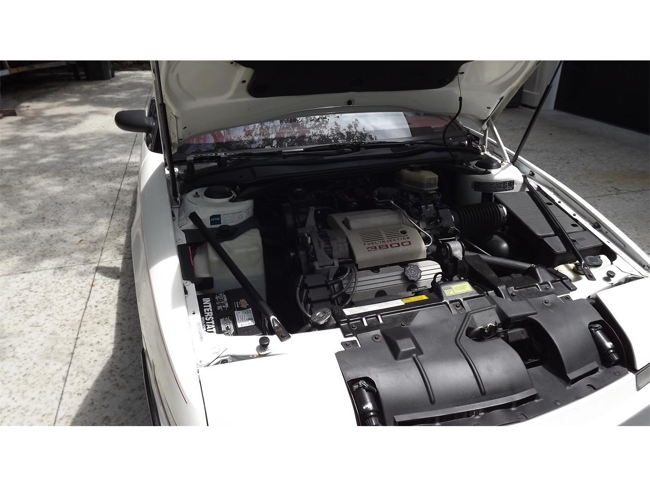 Buick-Reatta-1990-White-Red-10