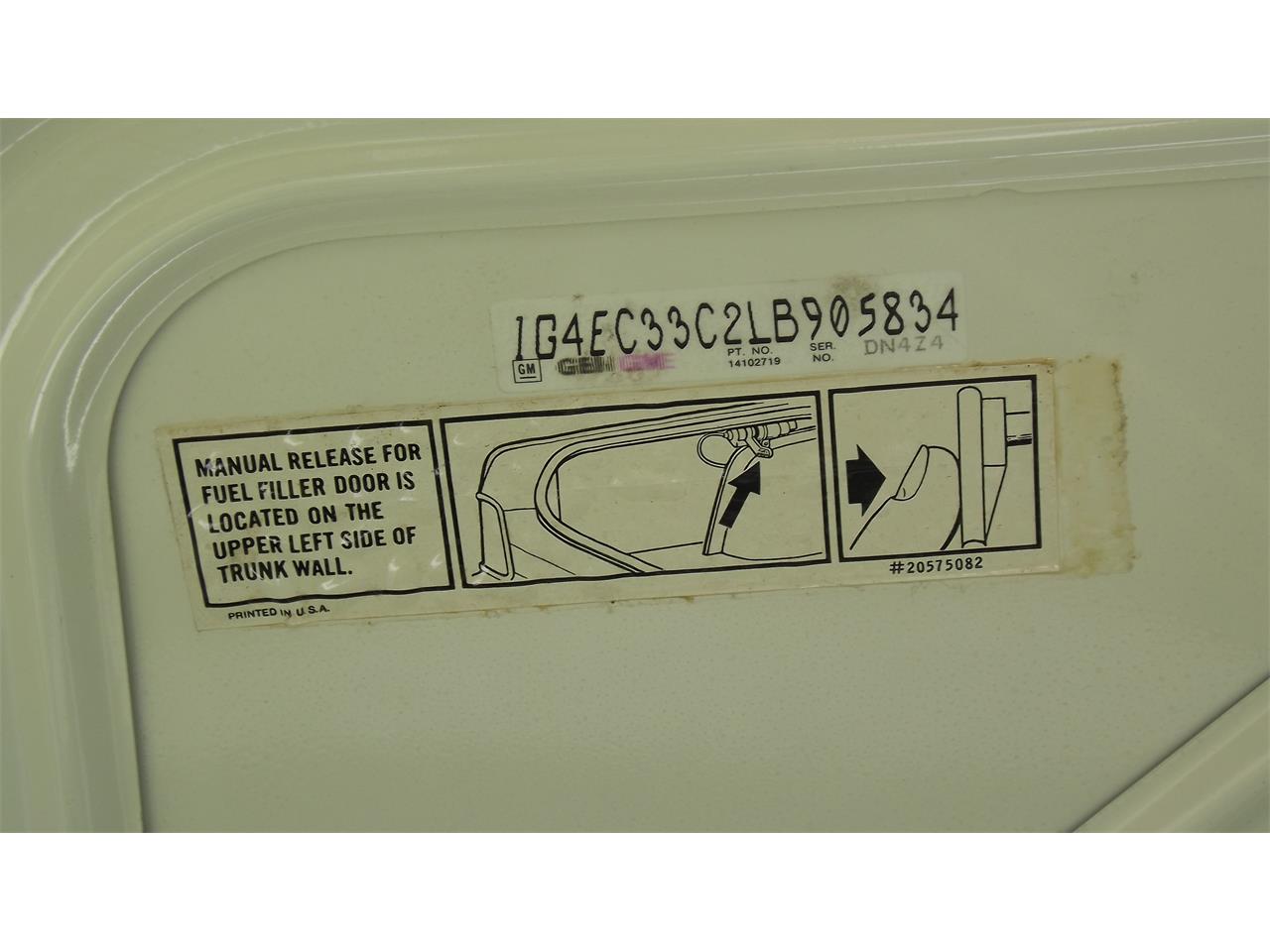 Buick-Reatta-1990-White-Red-14