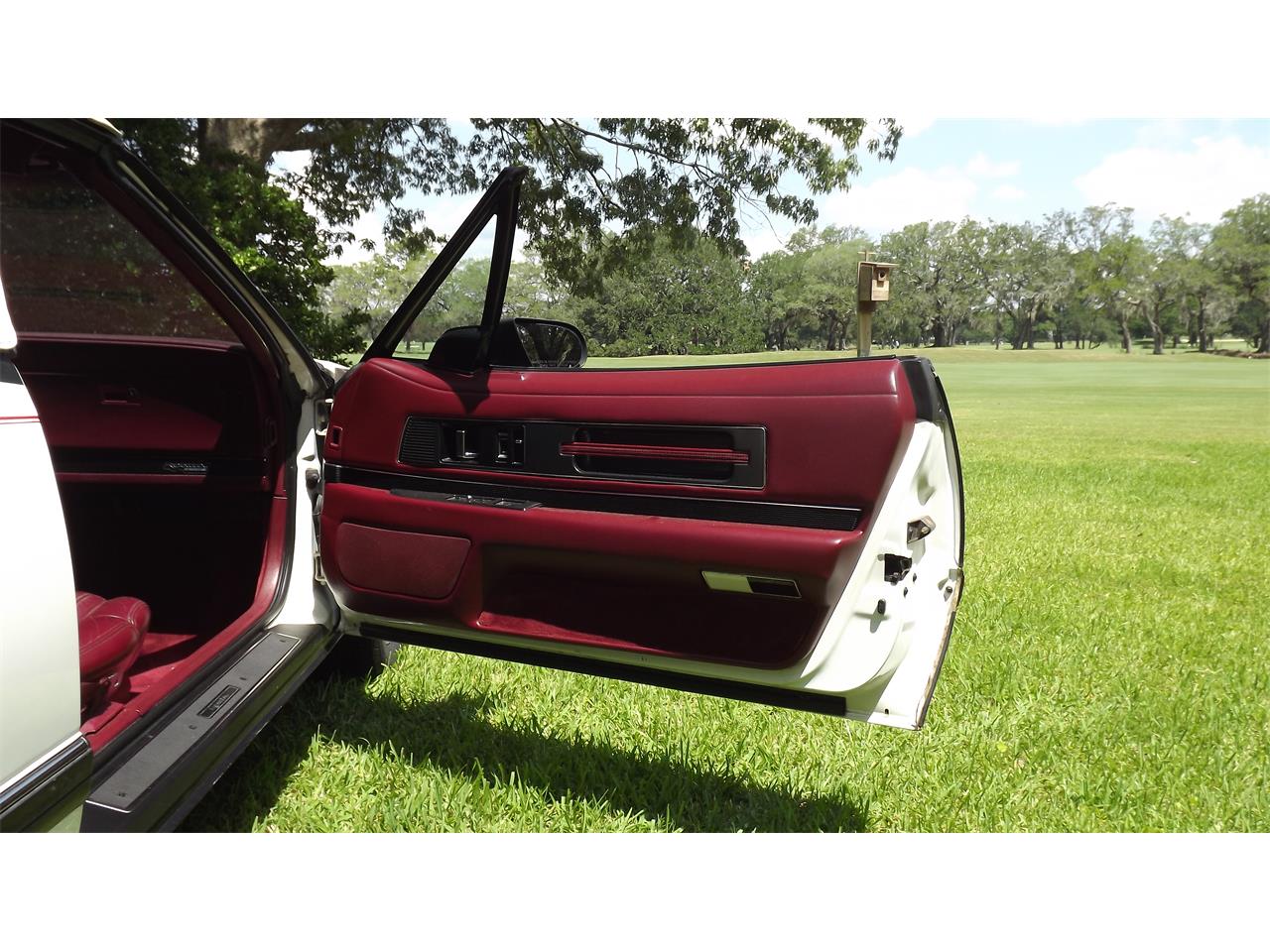 Buick-Reatta-1990-White-Red-8