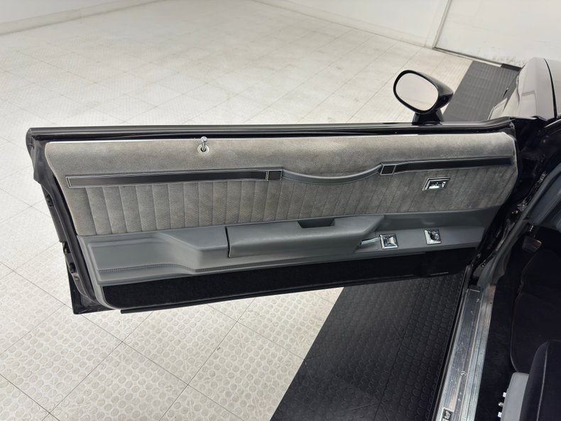 Buick-Regal-1987-Black-Gray-29