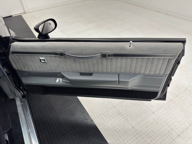 Buick-Regal-1987-Black-Gray-30