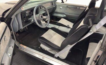Buick-Regal-1987-Black-Gray-32
