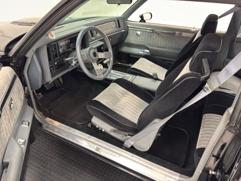 Buick-Regal-1987-Black-Gray-32