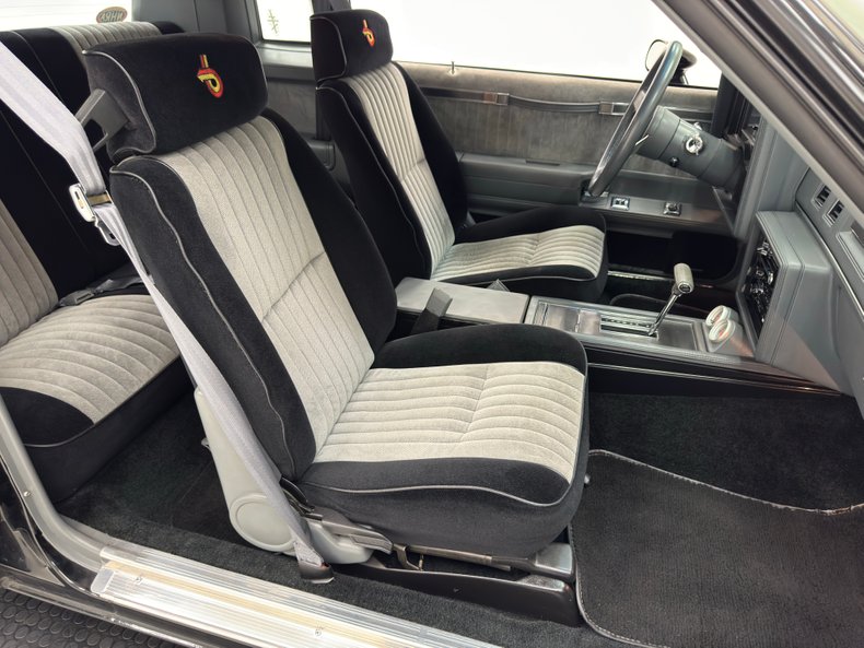 Buick-Regal-1987-Black-Gray-34