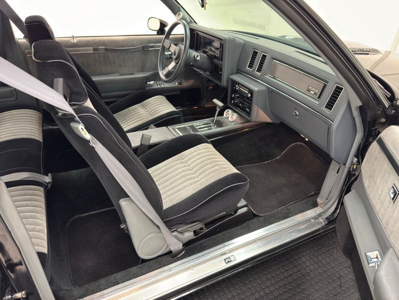 Buick-Regal-1987-Black-Gray-35
