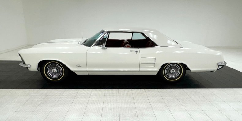 Buick-Riviera-1963-White-Red-1