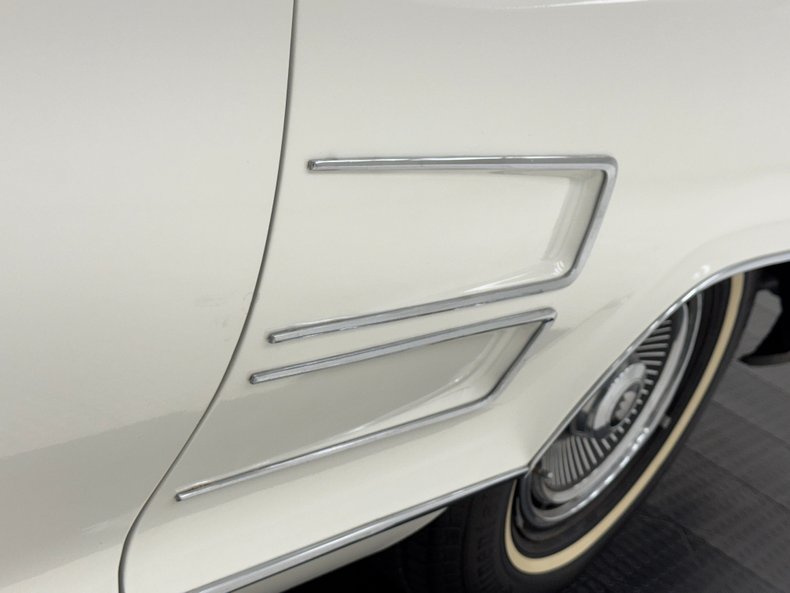 Buick-Riviera-1963-White-Red-16