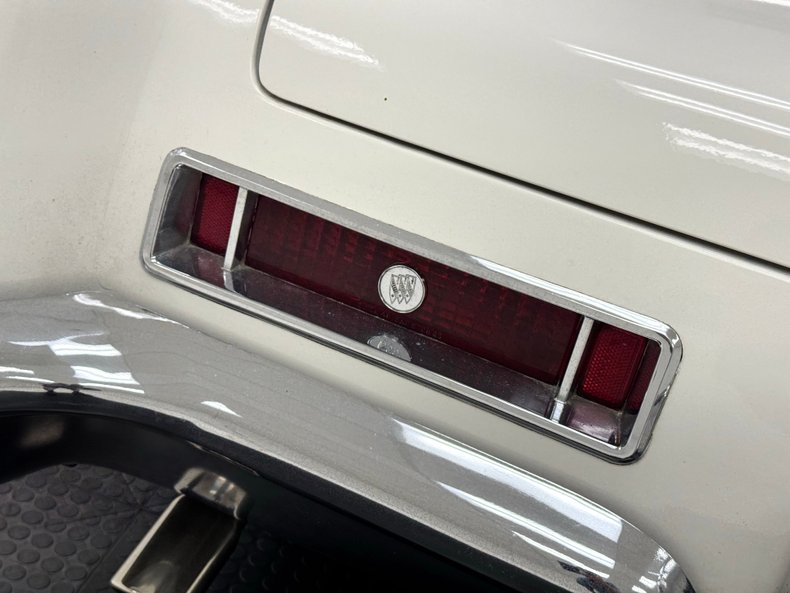 Buick-Riviera-1963-White-Red-18
