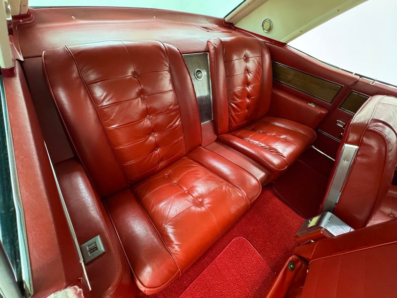 Buick-Riviera-1963-White-Red-39