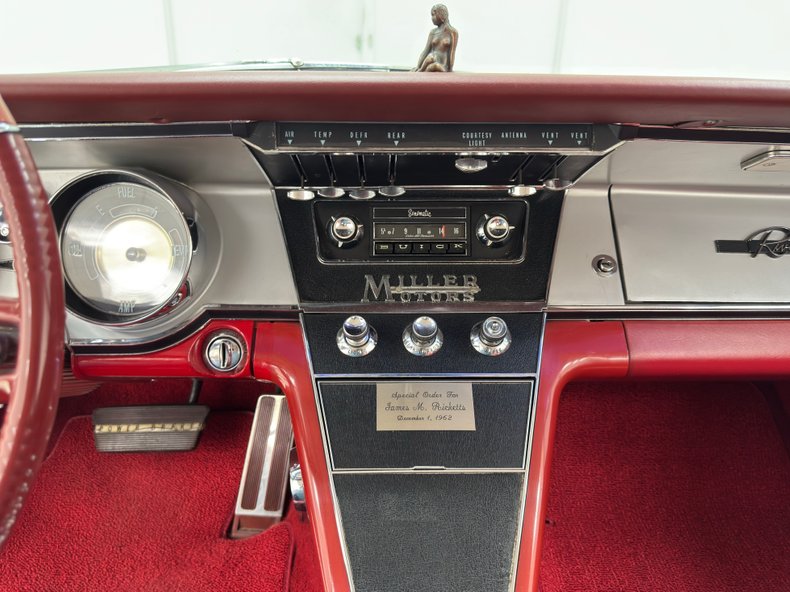 Buick-Riviera-1963-White-Red-43