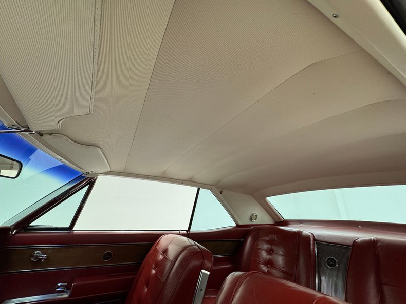 Buick-Riviera-1963-White-Red-49