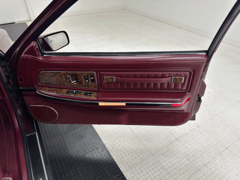Buick-Riviera-1992-Claret-Red-Red-34