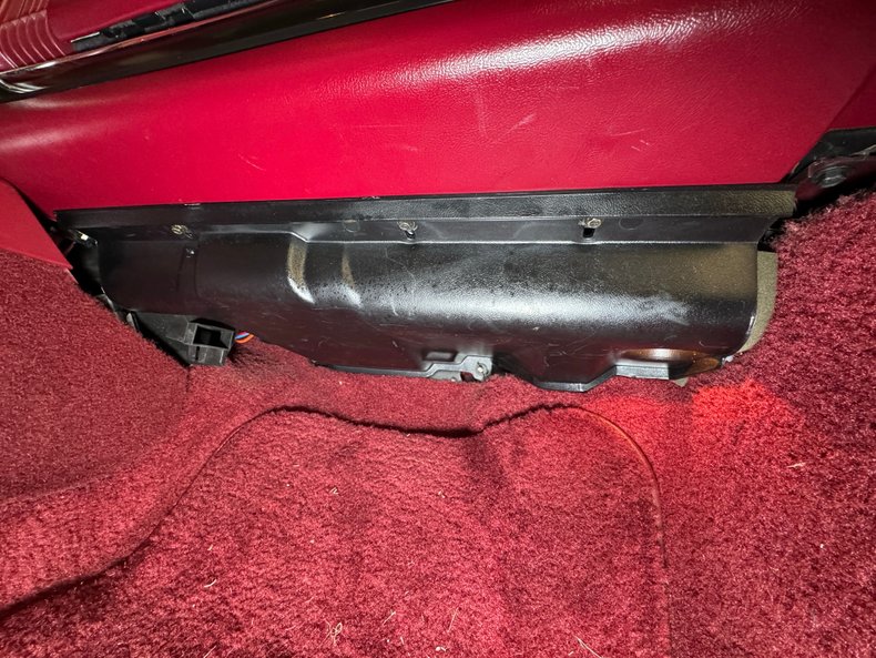 Buick-Riviera-1992-Claret-Red-Red-4