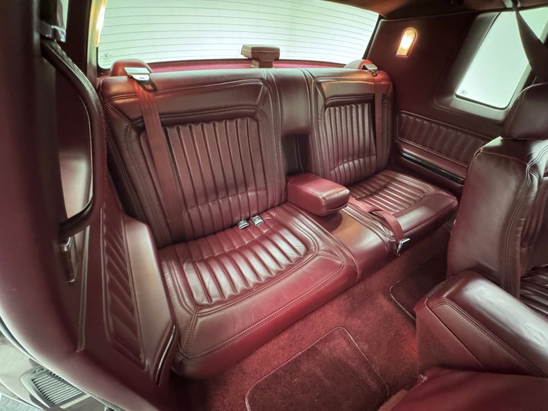 Buick-Riviera-1992-Claret-Red-Red-40