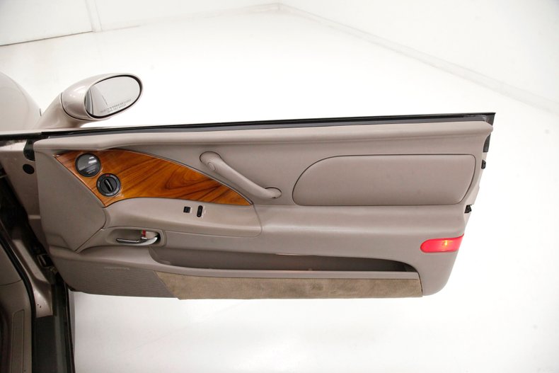 Buick-Riviera-1995-Platinum-Beige-Metal-Beige-11