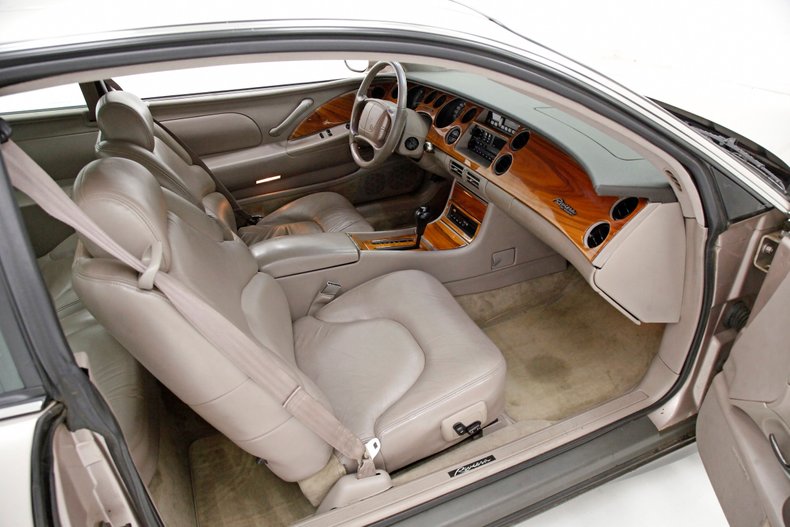 Buick-Riviera-1995-Platinum-Beige-Metal-Beige-12