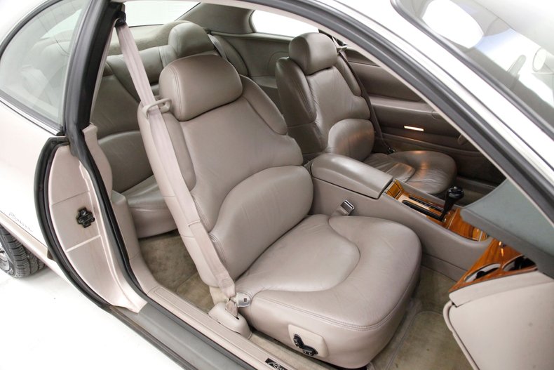 Buick-Riviera-1995-Platinum-Beige-Metal-Beige-13