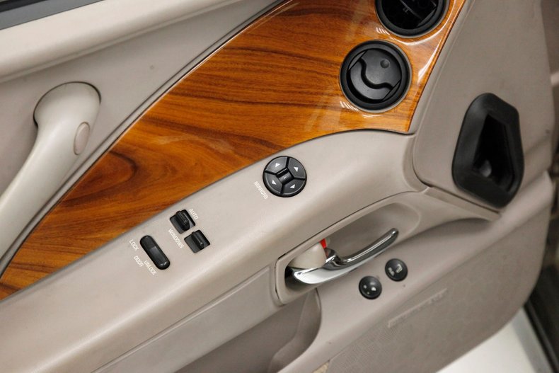 Buick-Riviera-1995-Platinum-Beige-Metal-Beige-14