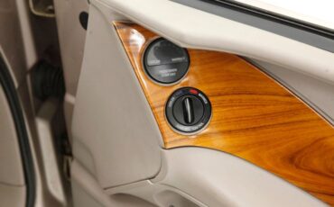 Buick-Riviera-1995-Platinum-Beige-Metal-Beige-15