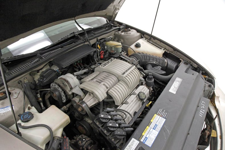 Buick-Riviera-1995-Platinum-Beige-Metal-Beige-22