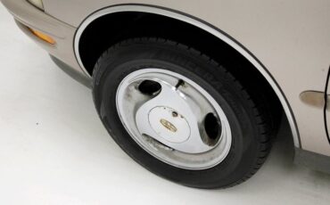 Buick-Riviera-1995-Platinum-Beige-Metal-Beige-26