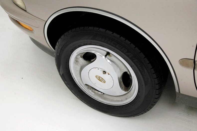Buick-Riviera-1995-Platinum-Beige-Metal-Beige-26
