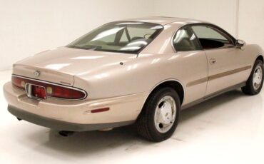Buick-Riviera-1995-Platinum-Beige-Metal-Beige-3