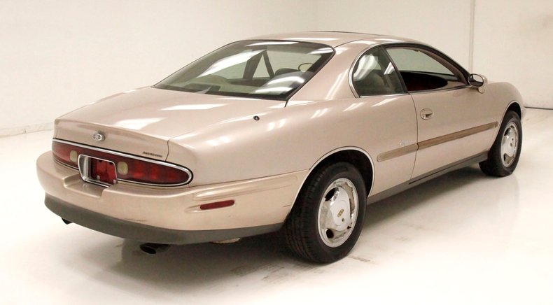 Buick-Riviera-1995-Platinum-Beige-Metal-Beige-3