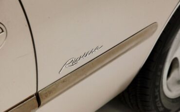 Buick-Riviera-1995-Platinum-Beige-Metal-Beige-30