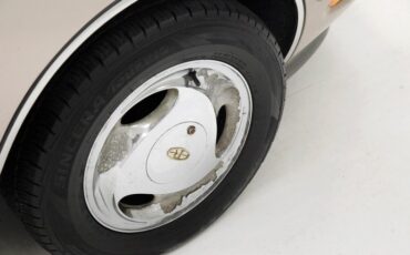 Buick-Riviera-1995-Platinum-Beige-Metal-Beige-31