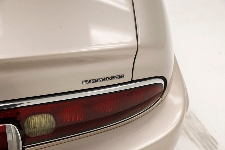 Buick-Riviera-1995-Platinum-Beige-Metal-Beige-33