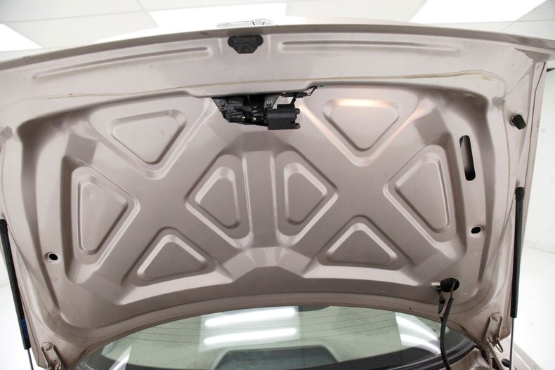 Buick-Riviera-1995-Platinum-Beige-Metal-Beige-35