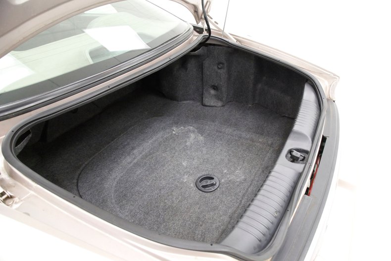 Buick-Riviera-1995-Platinum-Beige-Metal-Beige-36